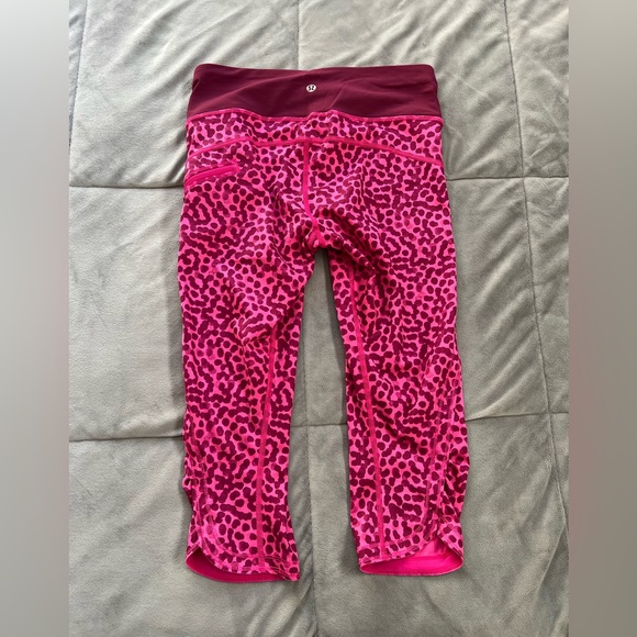 Lululemon 15” Run: Top Speed Crop Pink/Bergundy Polka Dot Print Leggings Size 4 - Picture 8 of 12